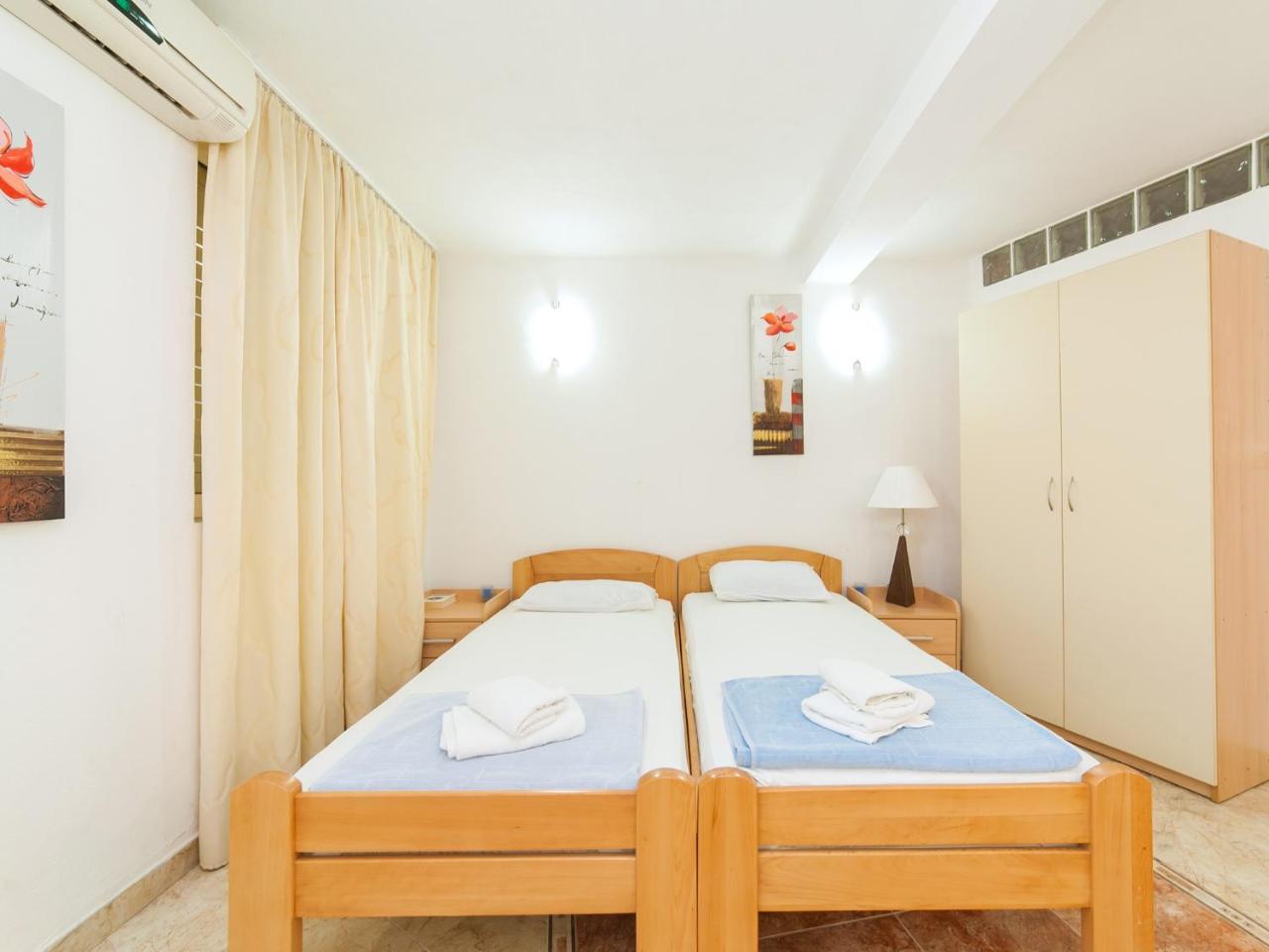 Spin Apartment *